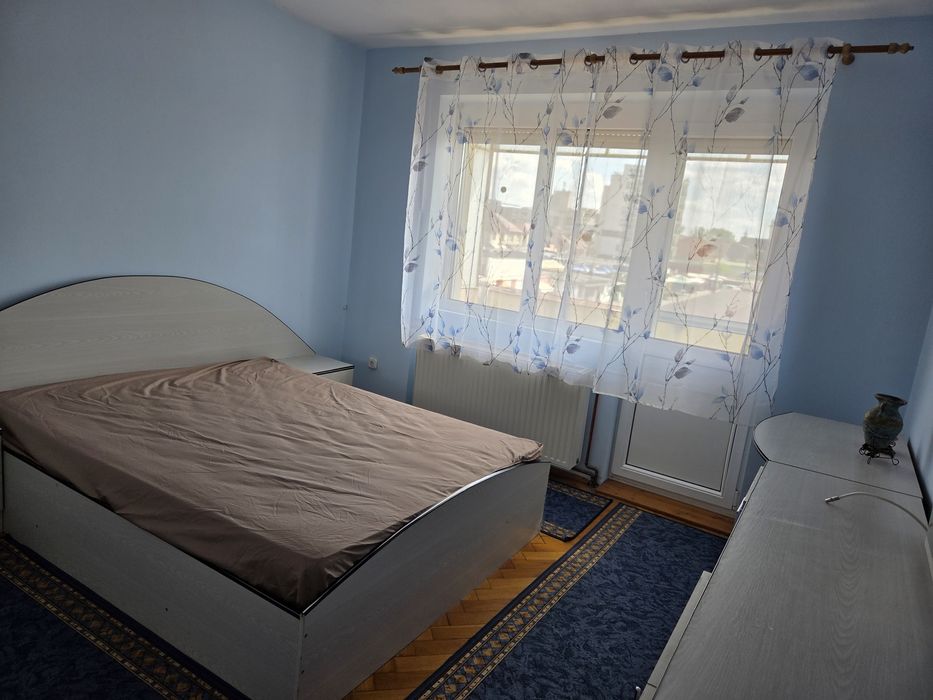 Apartament cu 2 camere de închiriat, Satu Mare, 55 mp cu douã balcoane