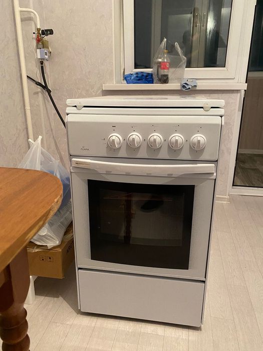 Продам газовую плиту Flama