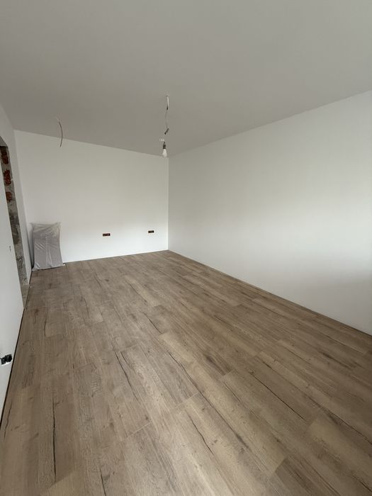 Instalatii sanitare, electrice, amenajari ( gresie, parchet etc)