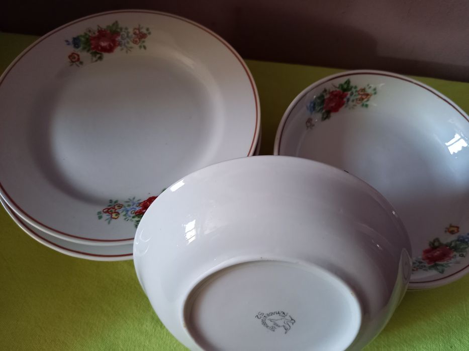 Vând Set Farfuri 11 Piese