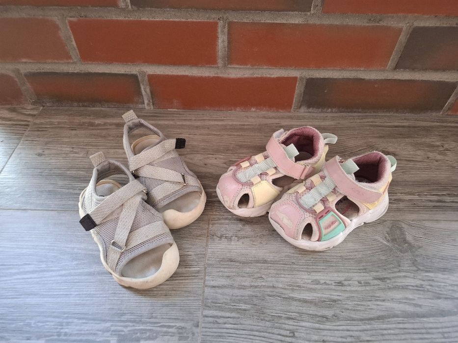 Продам 4 пары обуви для девочки