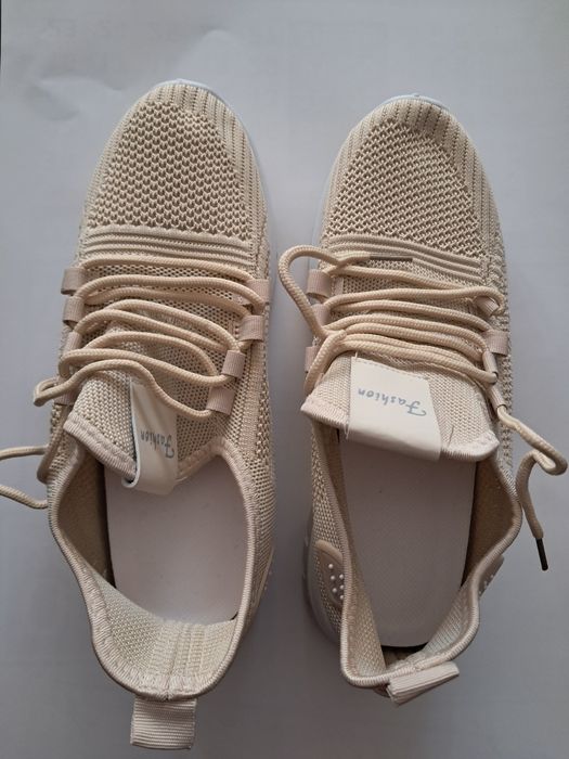 Леки дишащи маратонки