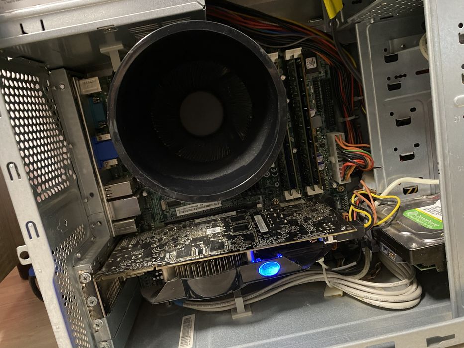 Настолен компютър