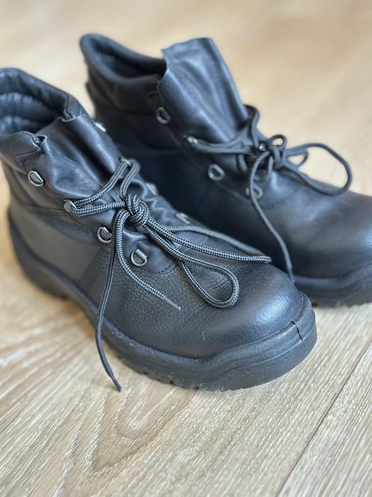 Продаётся спецобувь и спецодежда