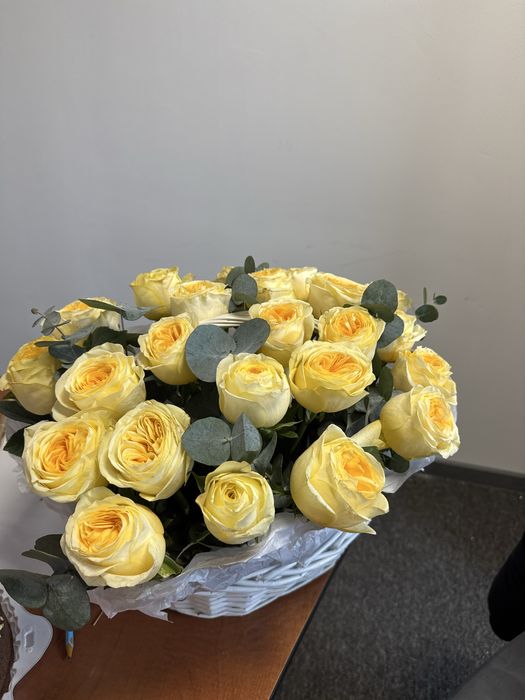 Цветы в корзине