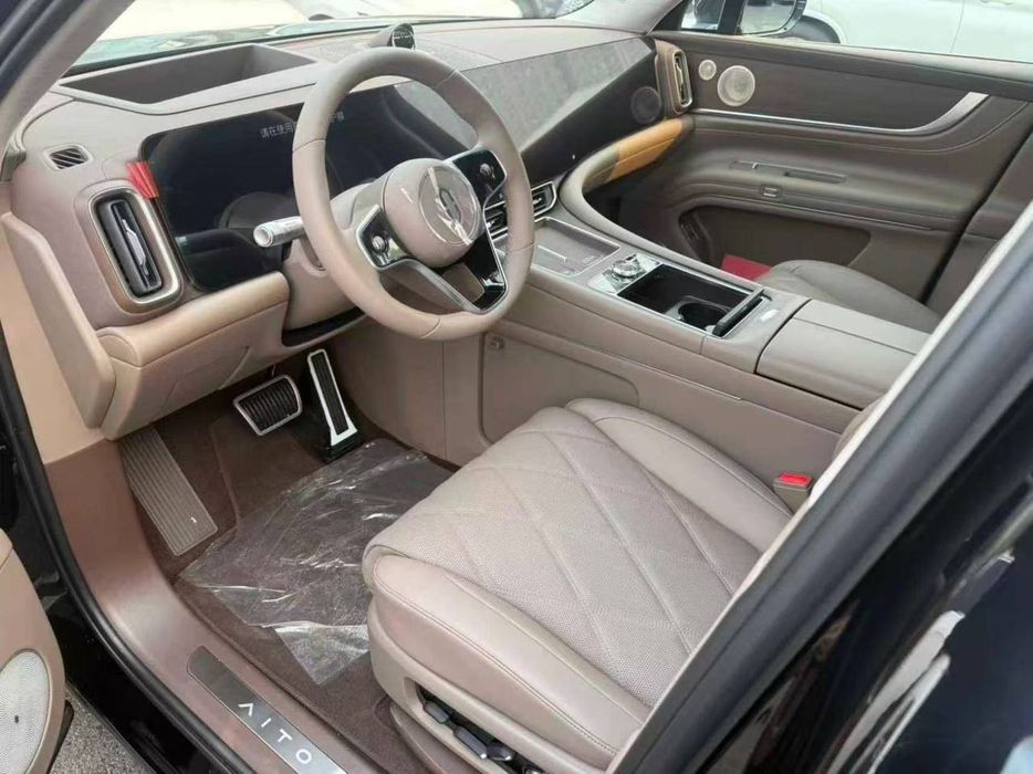 Aito M9 PHEV Ultra шестиместный салон