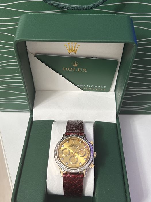 Золотые часы с брилллантами