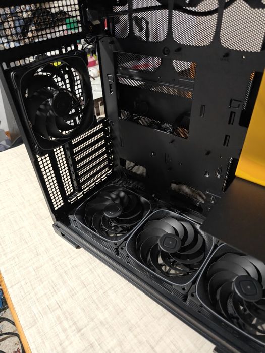 Корпус Geometric Future Model 5