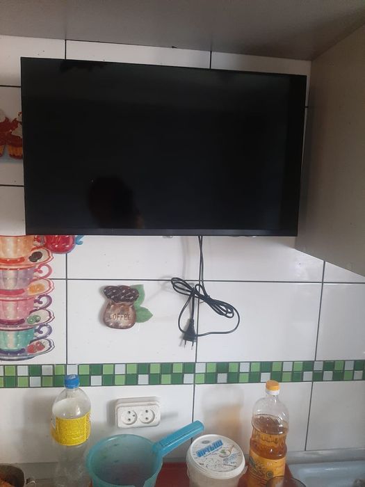 Телевизор с ресивером TCL