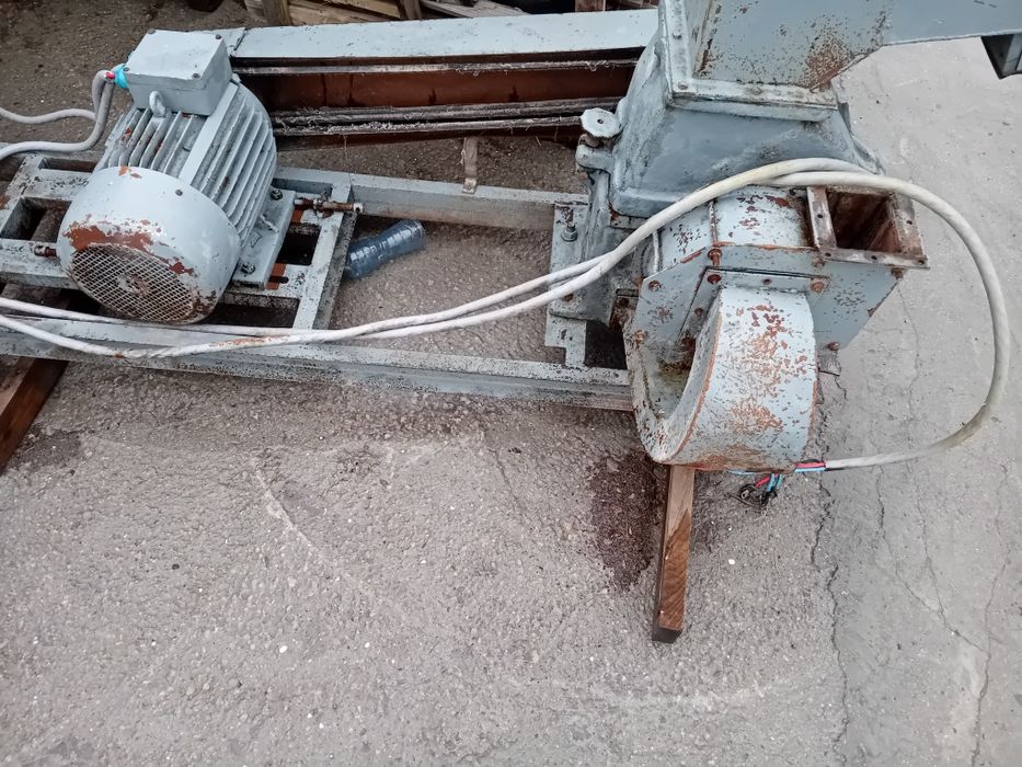 Дробилка фуражомелка продавам