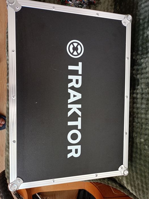 Consola.   DJ.  TRAKTOR