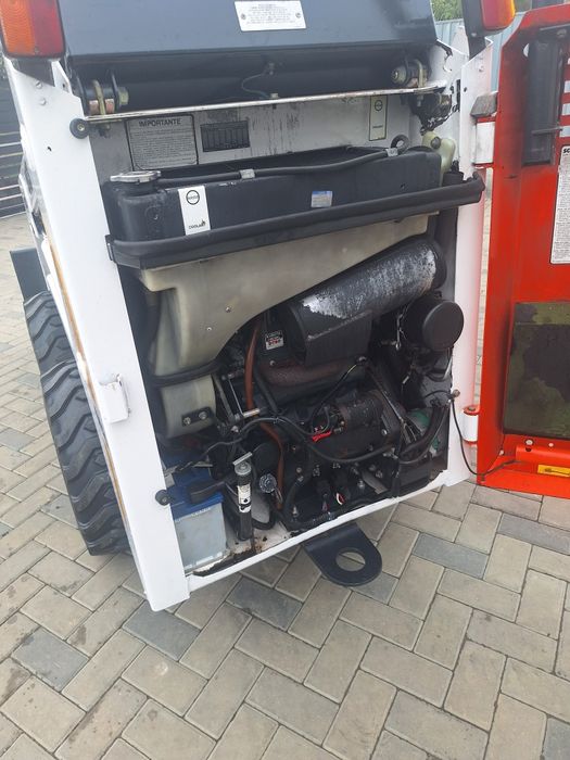 Miniincarcator bobcat 443