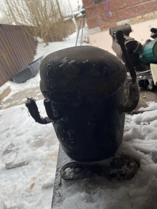Продам компрессор моторчик для холодильника