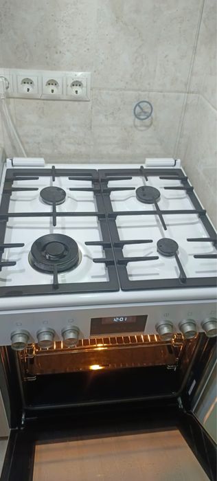 Продам газовую плиту