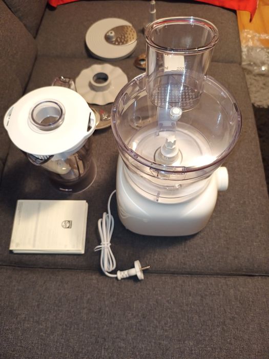 Robot de bucătărie Philips cu blender