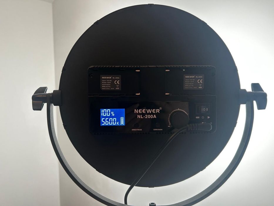 Lampa LED Neewer NL-200A + Stativ Manfrotto 1004BAC