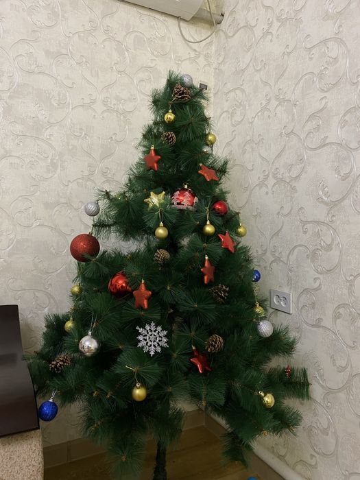 ёлка с игрушками