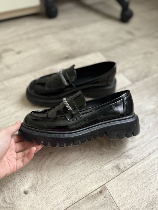 Школьные туфли