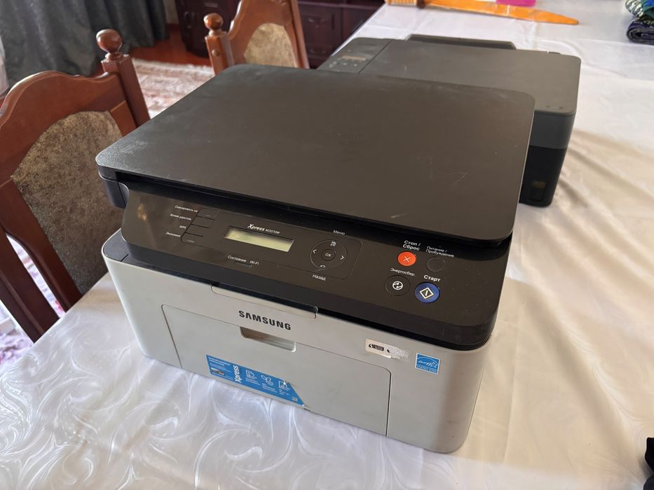 Принтер Samsung Xpress M2070W