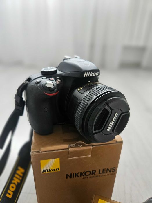 Kit Nikon D3300 cu obiectiv Nikkor AF-P 18-55mm f/3.5-5.6G fara VR & Nikkoŕ AF-S 50mm f/1.8G