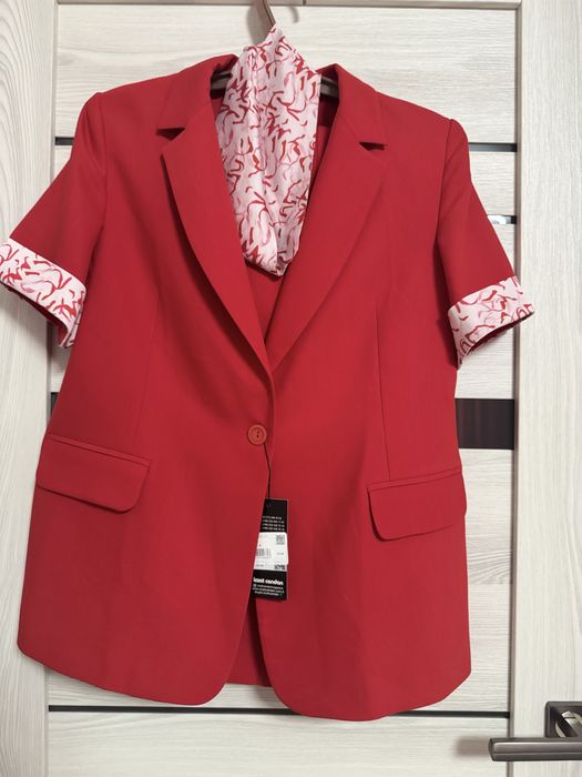 Продам брючный костюм 48 размер