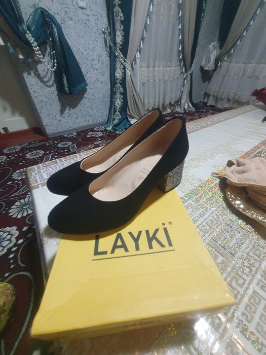 Yangi ayollar oyoq kiyimi narxi 320 000 sòm.Kelishamiz