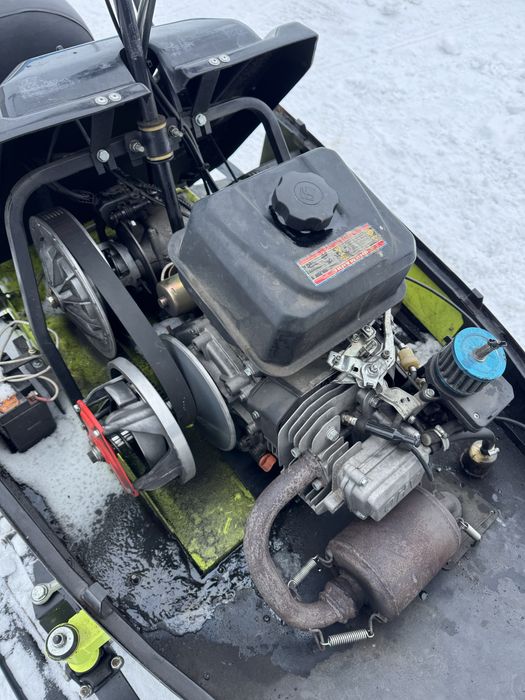 Продам снегаход Azimut