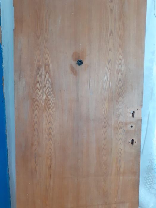 Продам двери б/у