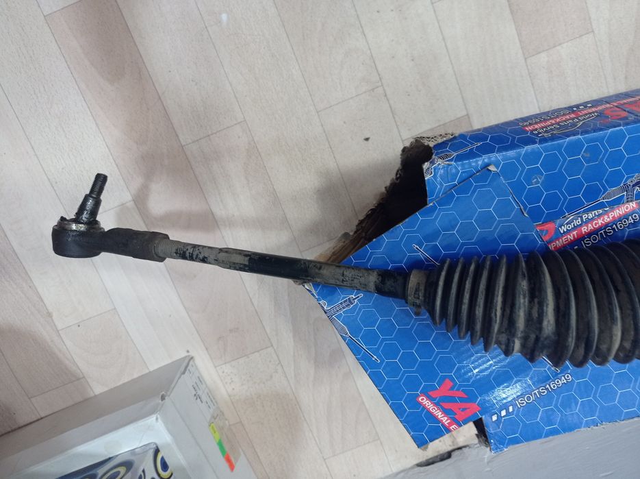 Продам рулевую  рейку б/у