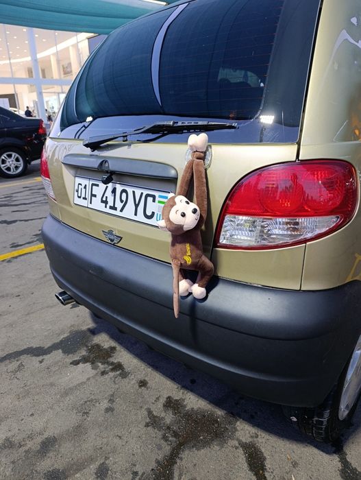 Обезьянка банана, модный аксессуар на авто
