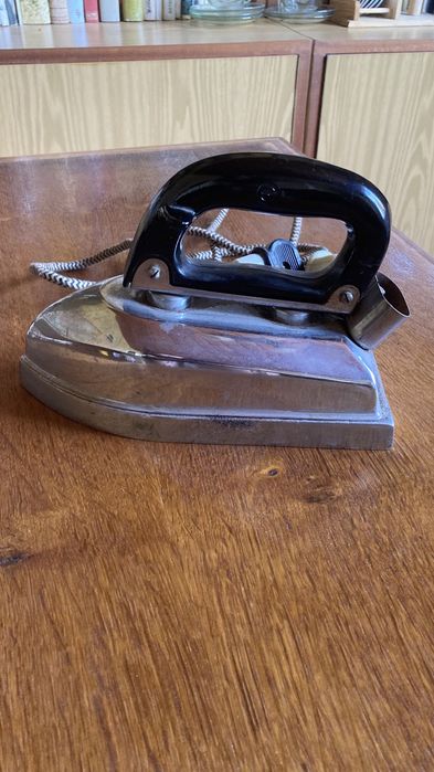 Разпродажба!!!Ретро ютия Елпром