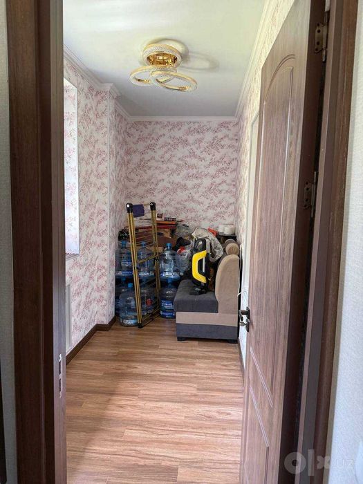 Продаю Квартиру 3ком 4этаж 4ех этажный дом. Кирпичное здание вторичное