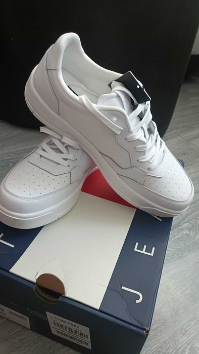 Adidași Tomy Jeans