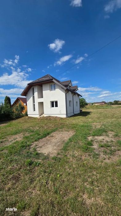 Casa cu mansarda in Paulesti teren 863 mp