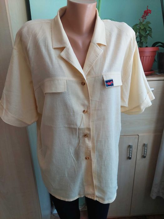 Тънки летни блузи с къс ръкав