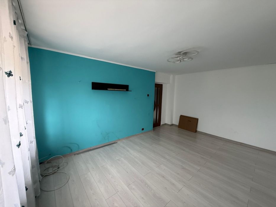 Vand apartament Floresti