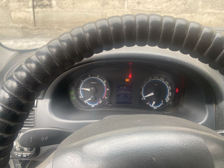 Продам приору  универсал 2014 год