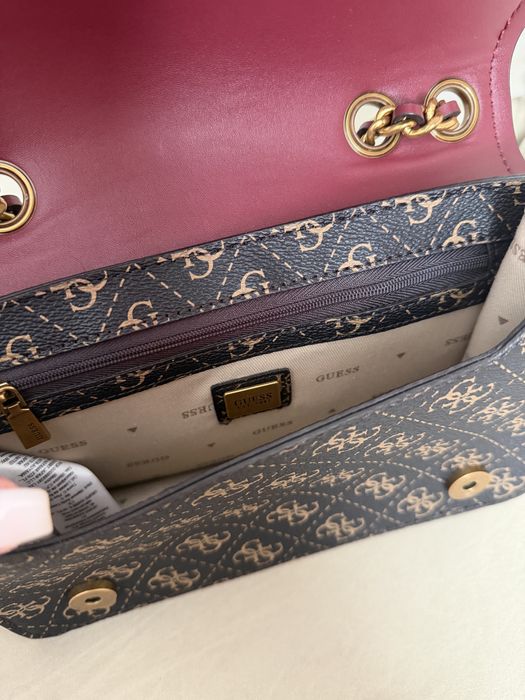 Дамска чанта Guess