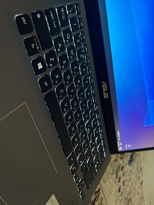 Ноутбук Asus в идеальном состояний