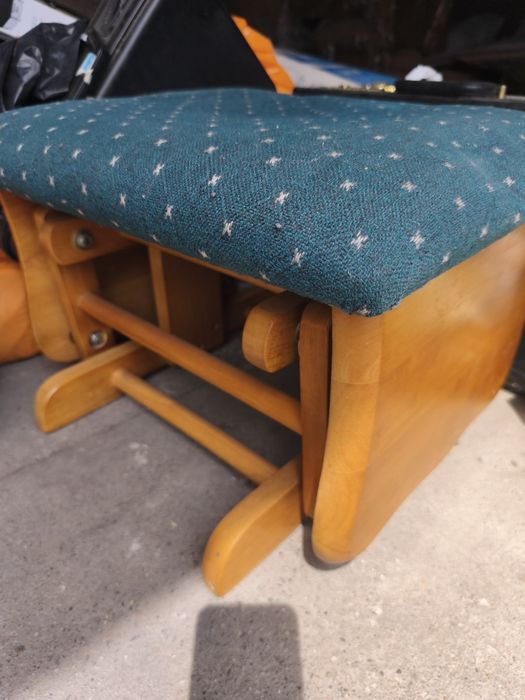 Кресло качалка деревянная с пуфом