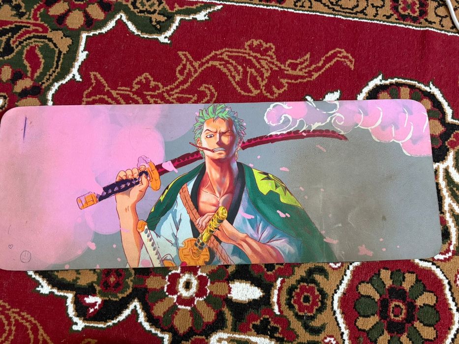 Отдам клавиатуры и коврики.