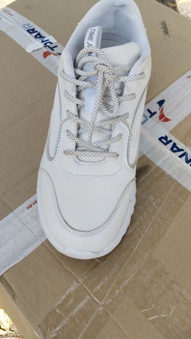 Кроссовки женские