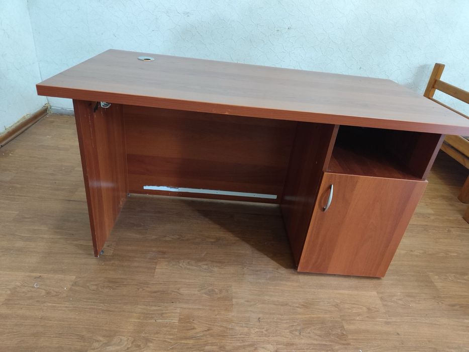 Srochno Office stoli sotiladi holati ideal juda mustahkam