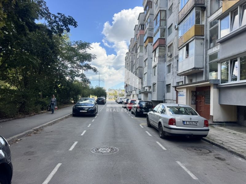 Продава се Тристаен апартамент в Варна, Окръжна болница - 73 кв.м за 2055 €/кв.м - Снимка #11