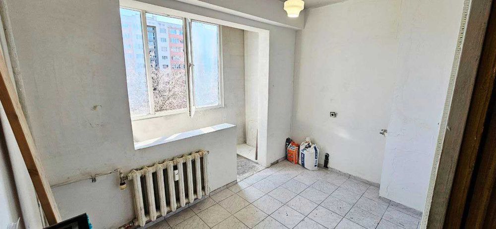 Продавам Гарсониера В Дианабад