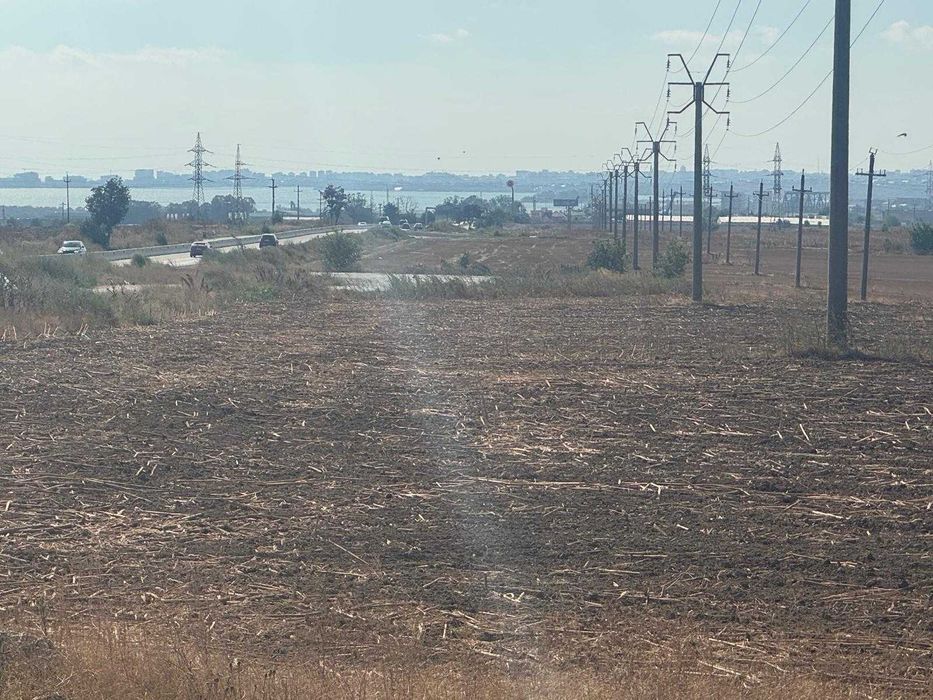 TEREN de vanzare   10 H