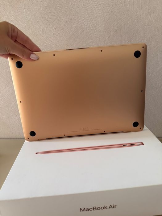 MacBook Air 13 / M1 / 8 GB / 256 GB / 93%