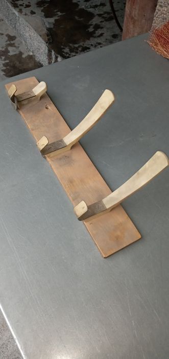 Настенная вешелка