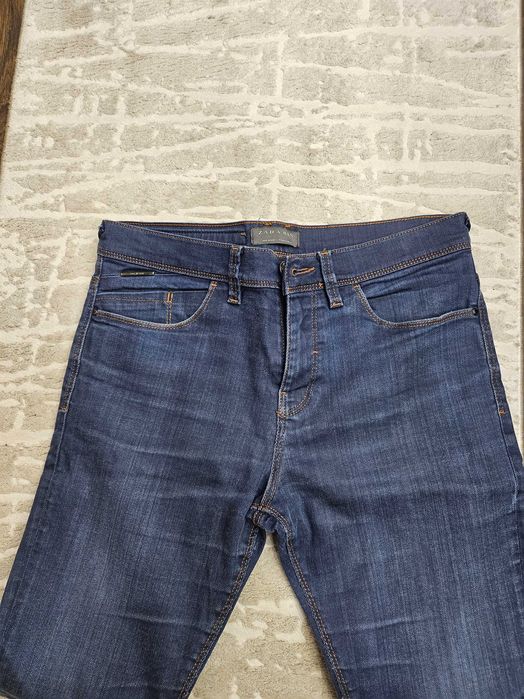 Мъжки дънки на Зара