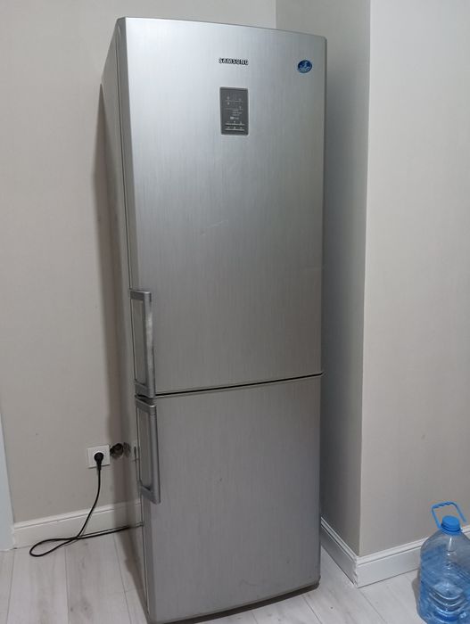 Продам холодильник рабочий.